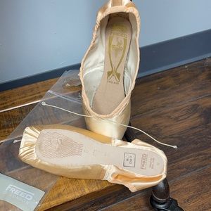 New, unused Freed Classic Pro 90, size 8x, butterfly maker.